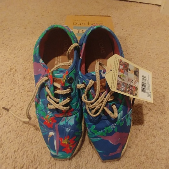 New Toms - Picture 2 of 4